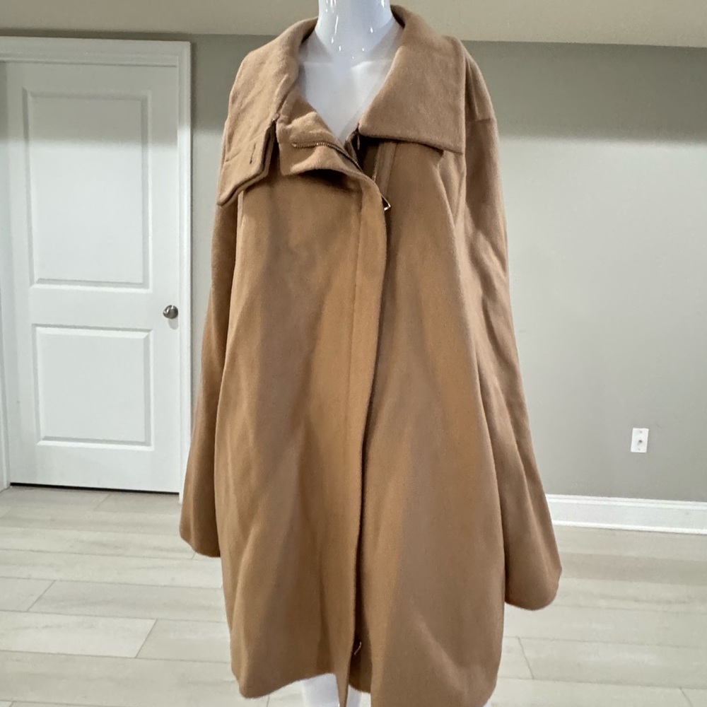 $5990 Akris
Camelhair Double-Face Double-Layer Parka
FENIX Size 10 - Picture 10 of 14